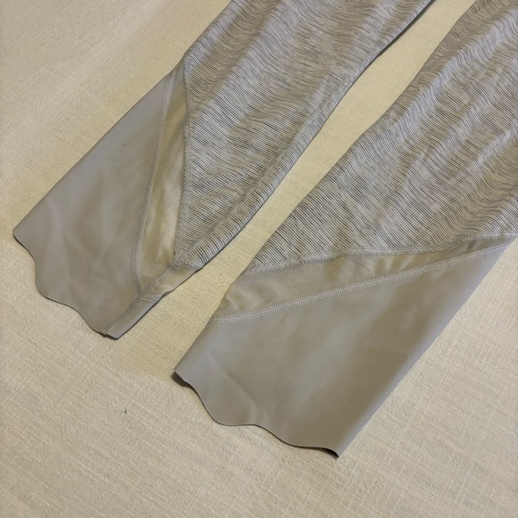 Women’s Lululemon Wunder Under Crop Il Scallop Legging SIZE 12 - Picture 8 of 15